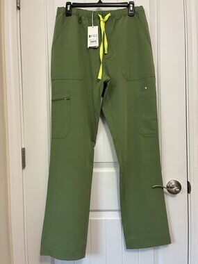 Figs Scrubs Cairo Cargo Pants In Olive Size MT 32” x 33”